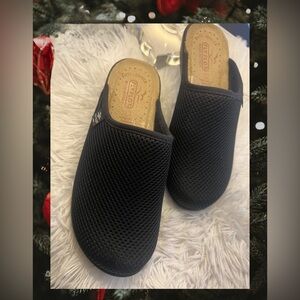 Milco Women's Classic Black Slippers